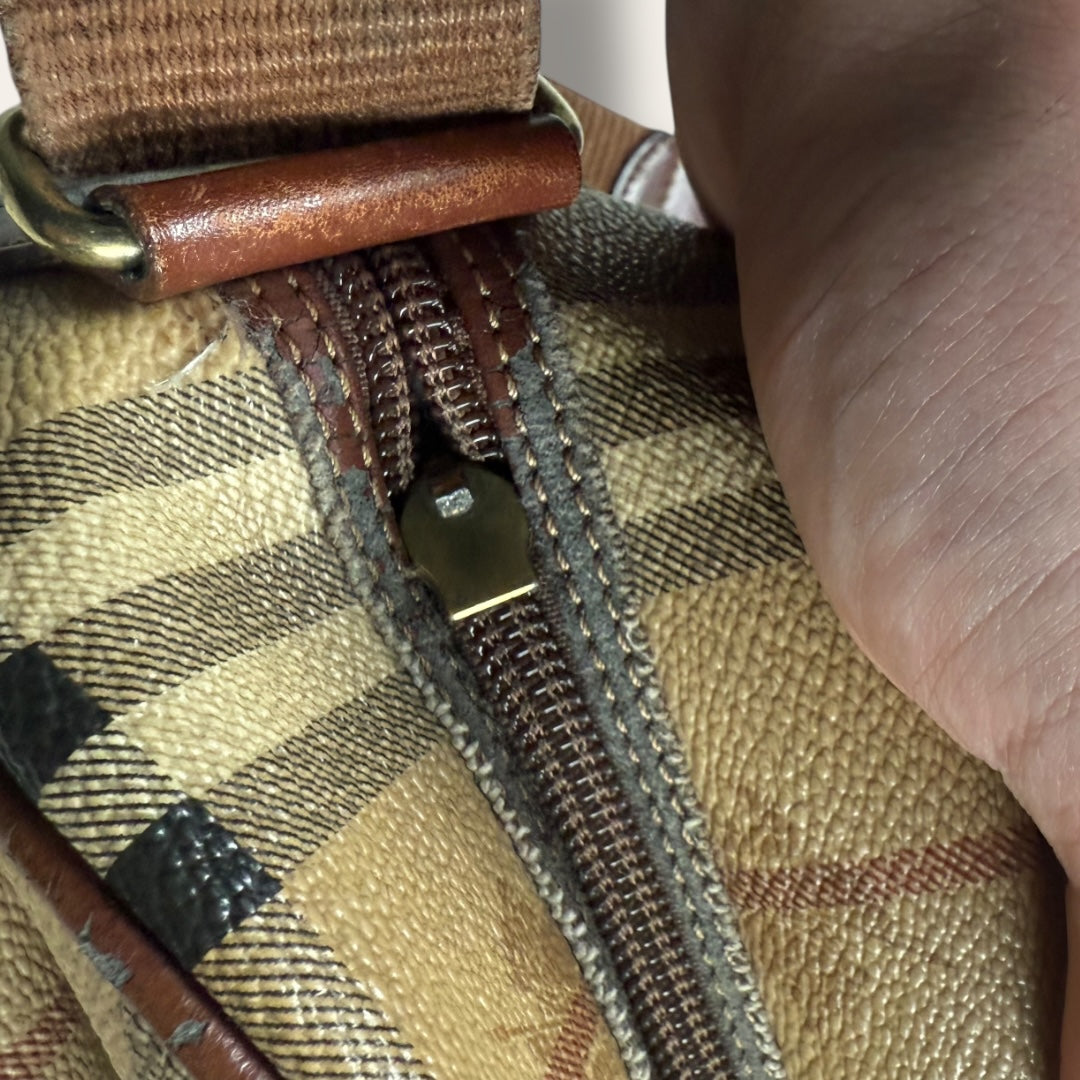 Burberry shoulder bag beige