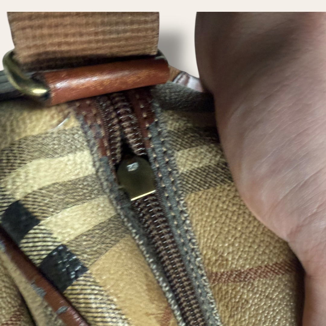 Burberry shoulder bag beige