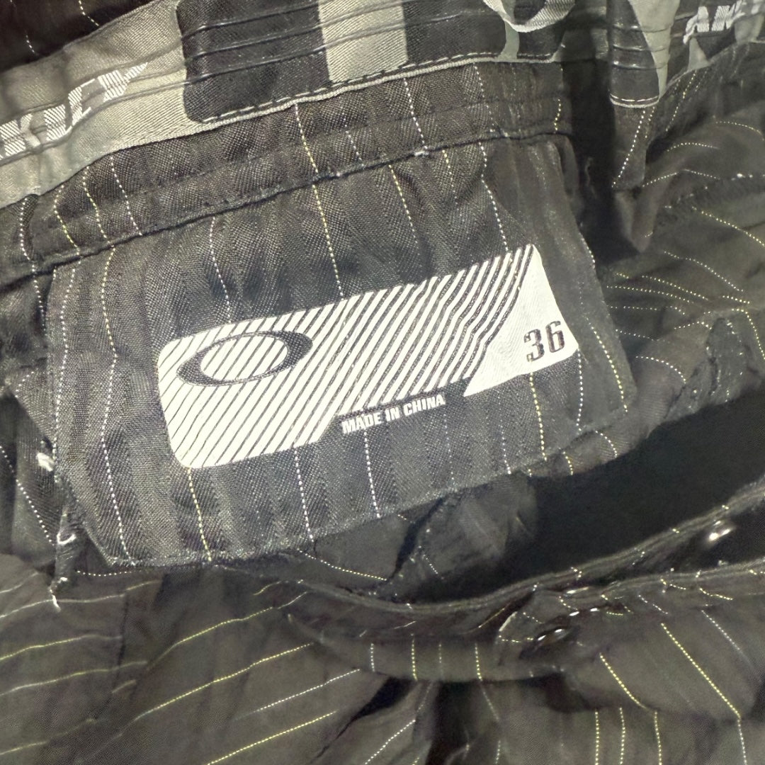 Oakley shorts - 36 (Large/Extra large)