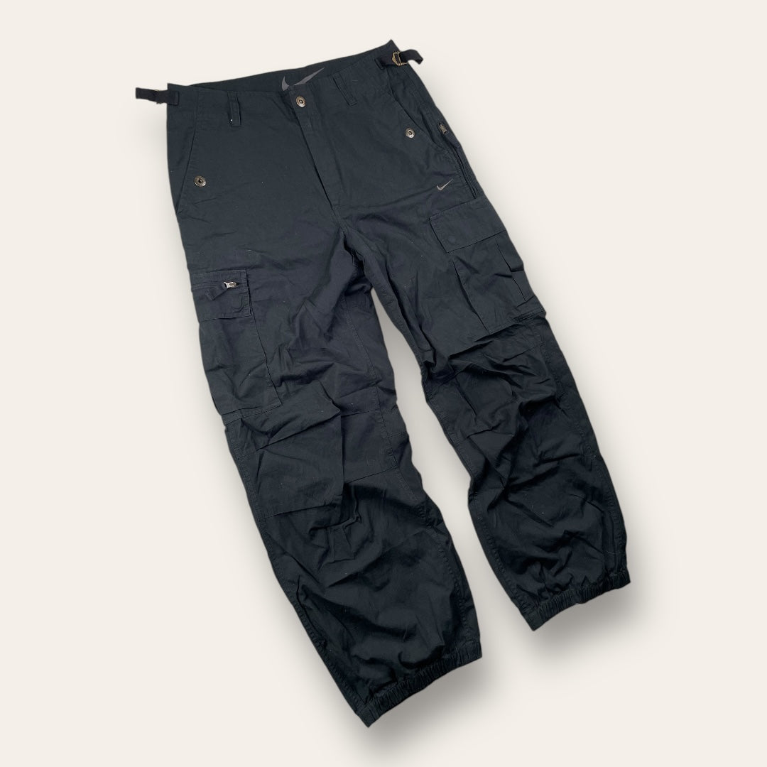 Nike 00’s cargopants black