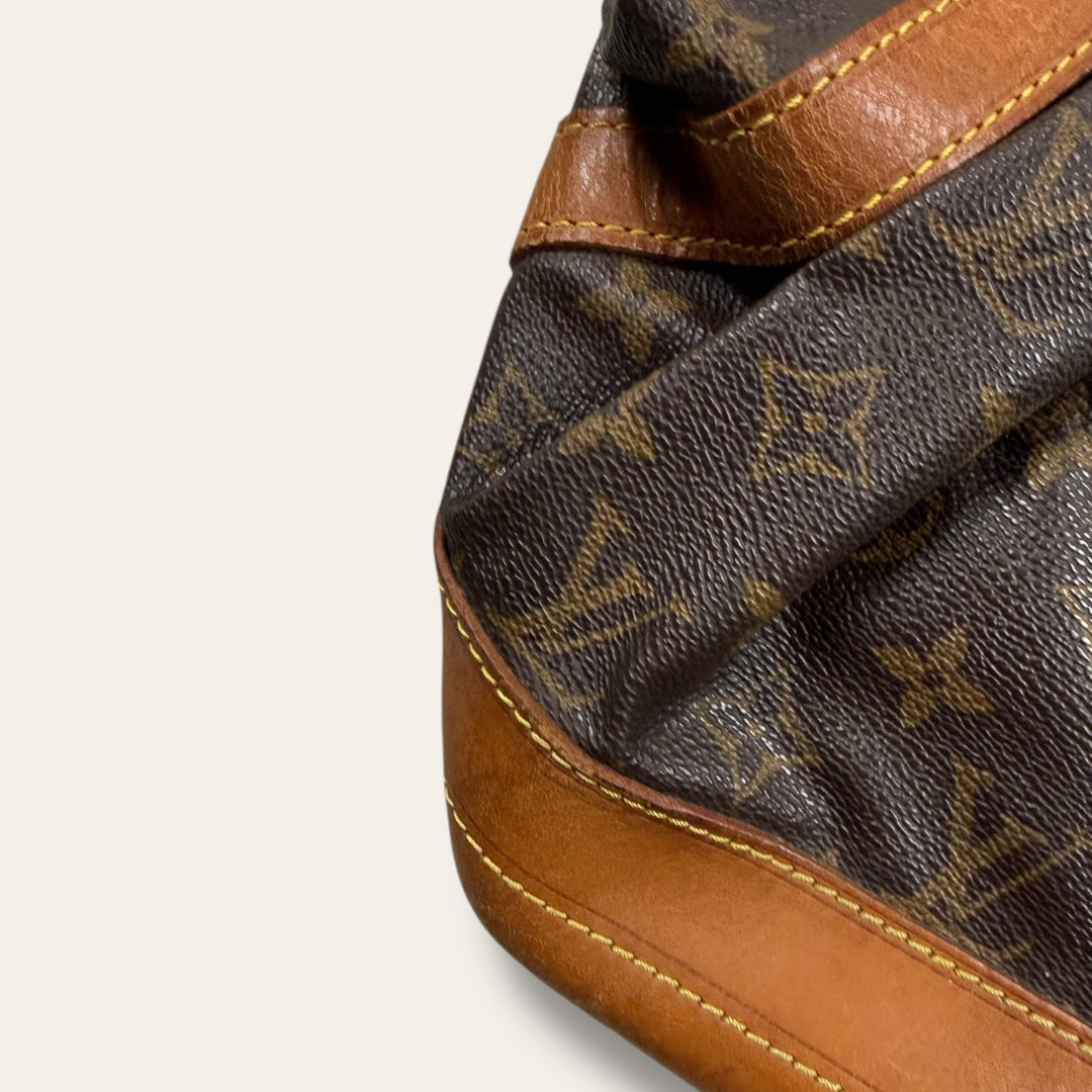 Louis vuitton bucket bag