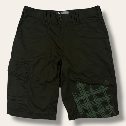 Nike ACG cargo shorts dark green - Medium