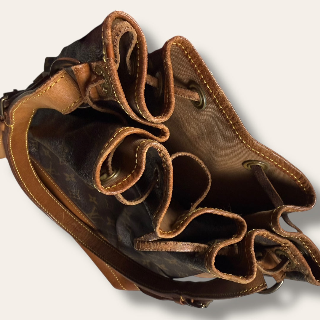 Louis vuitton bucket bag