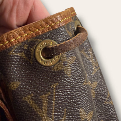 Louis vuitton bucket bag