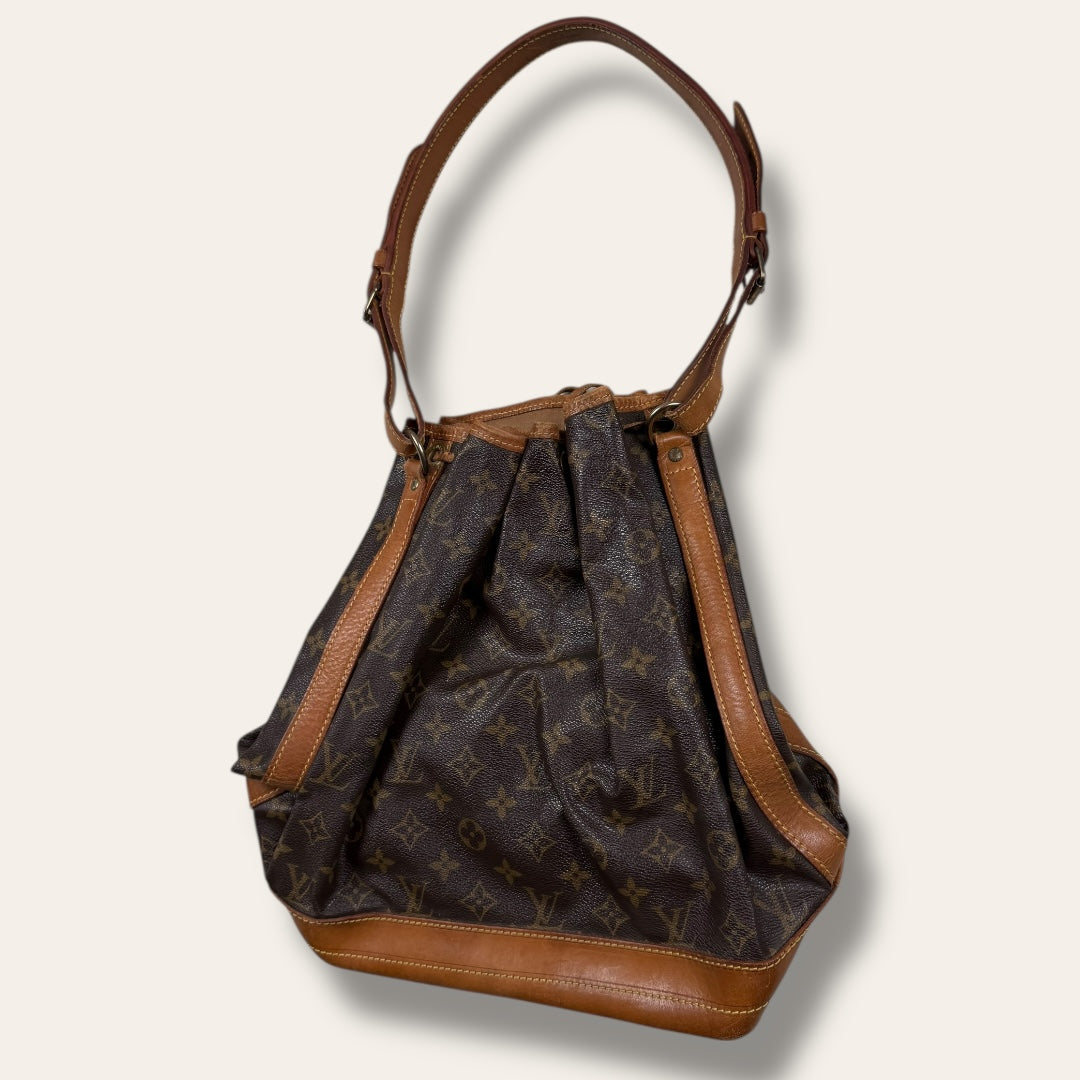Louis vuitton bucket bag