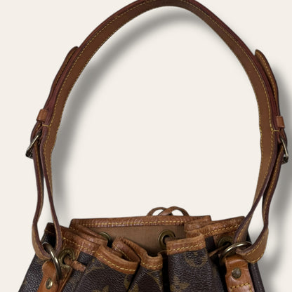 Louis vuitton bucket bag