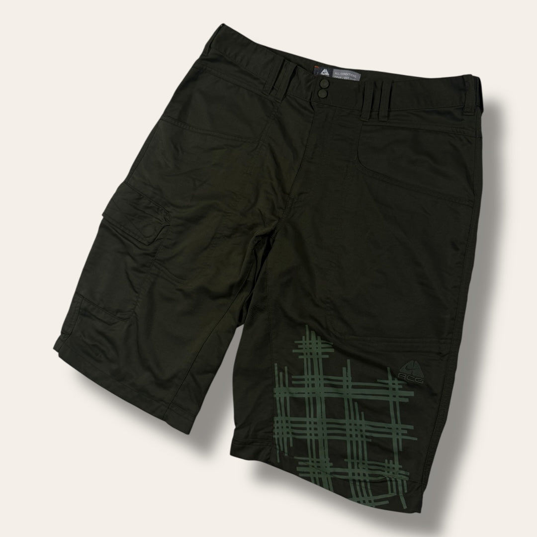 Nike ACG cargo shorts dark green - Medium