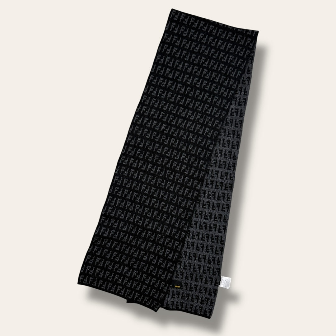 Fendi set scarf/hat