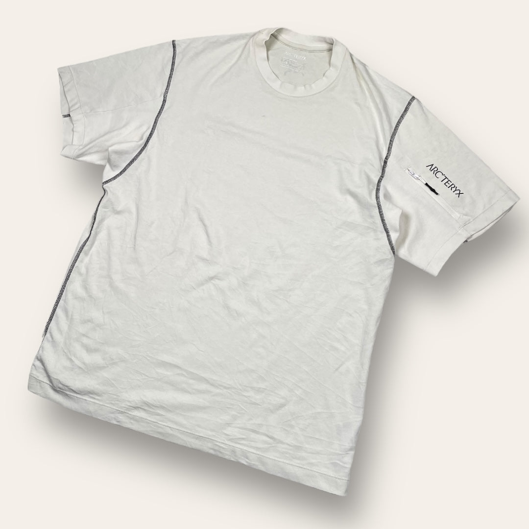 Arc’teryx sleeve pocket tee white - small